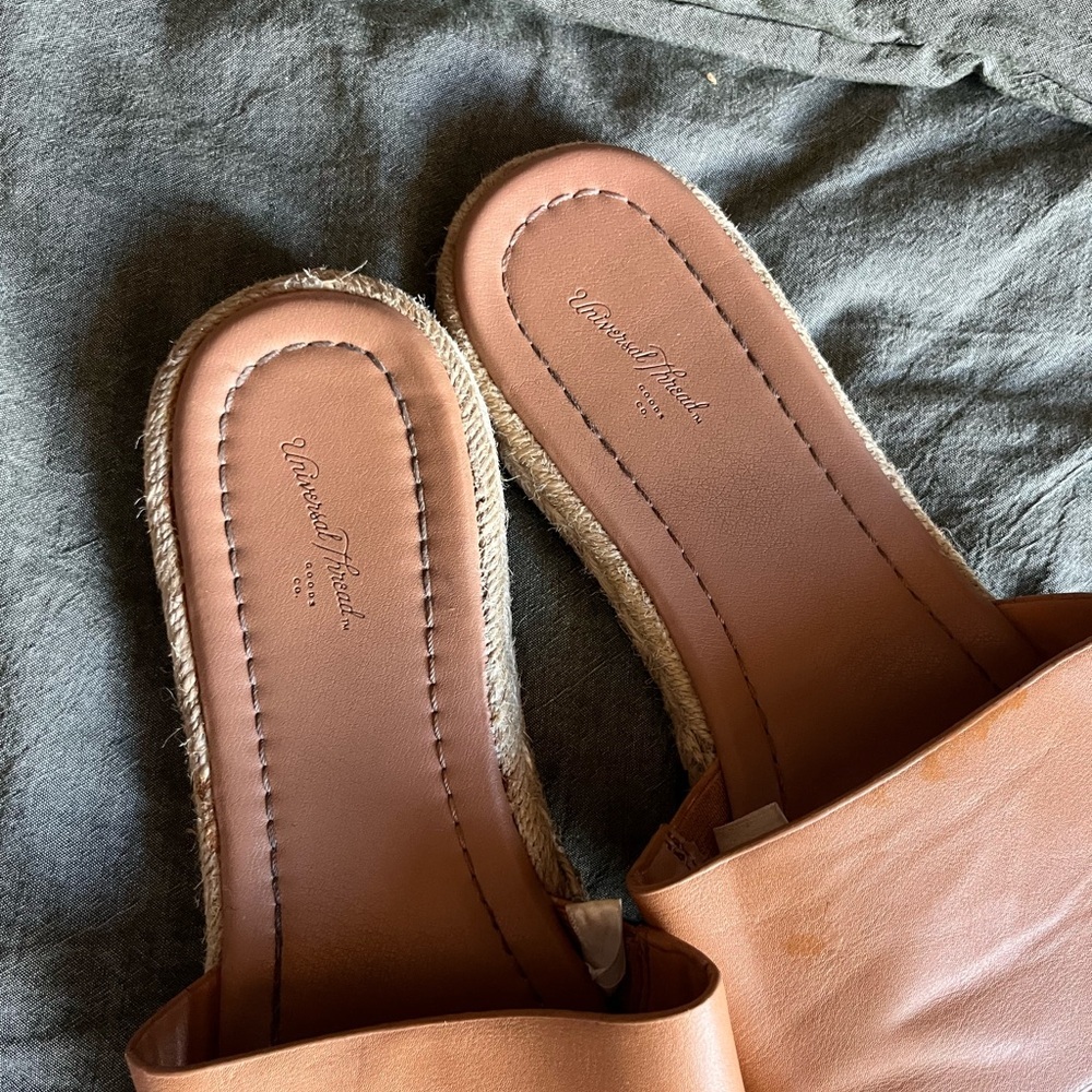 Universal Thread Womens Brown Leather Slide Sandals - Picture 3 of 4